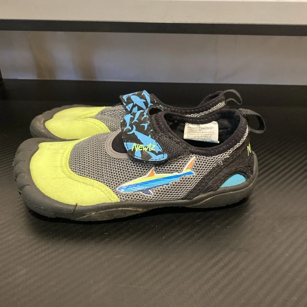 Newtz Youth Water‎ Shoes Shark Gray Green Aqua Sock Beach Size 12